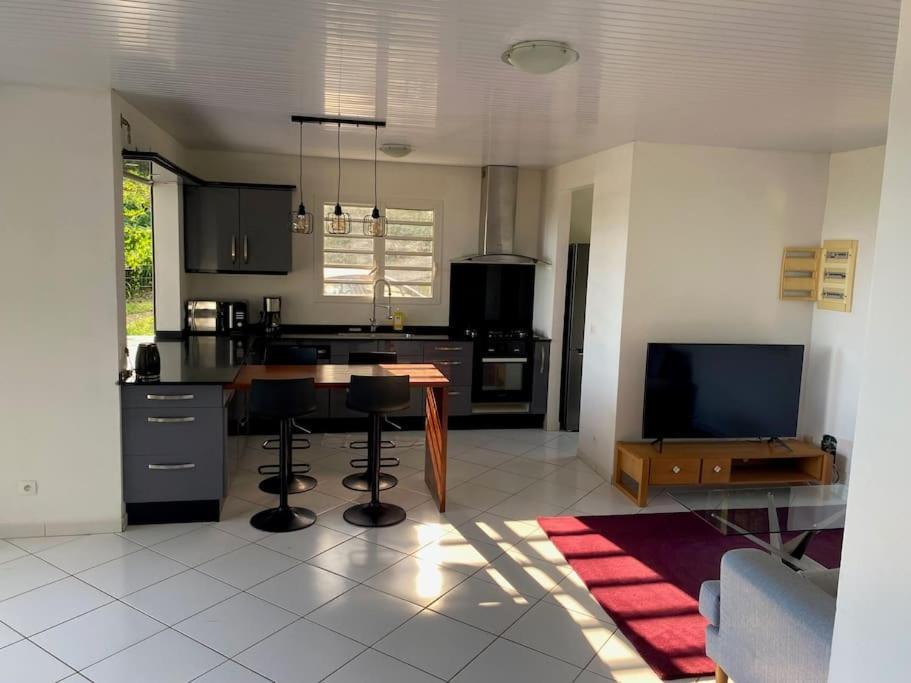 Les Terrasses De Maelle - Jolie Villa F4 Vue Mer Riviere-Salee Bagian luar foto